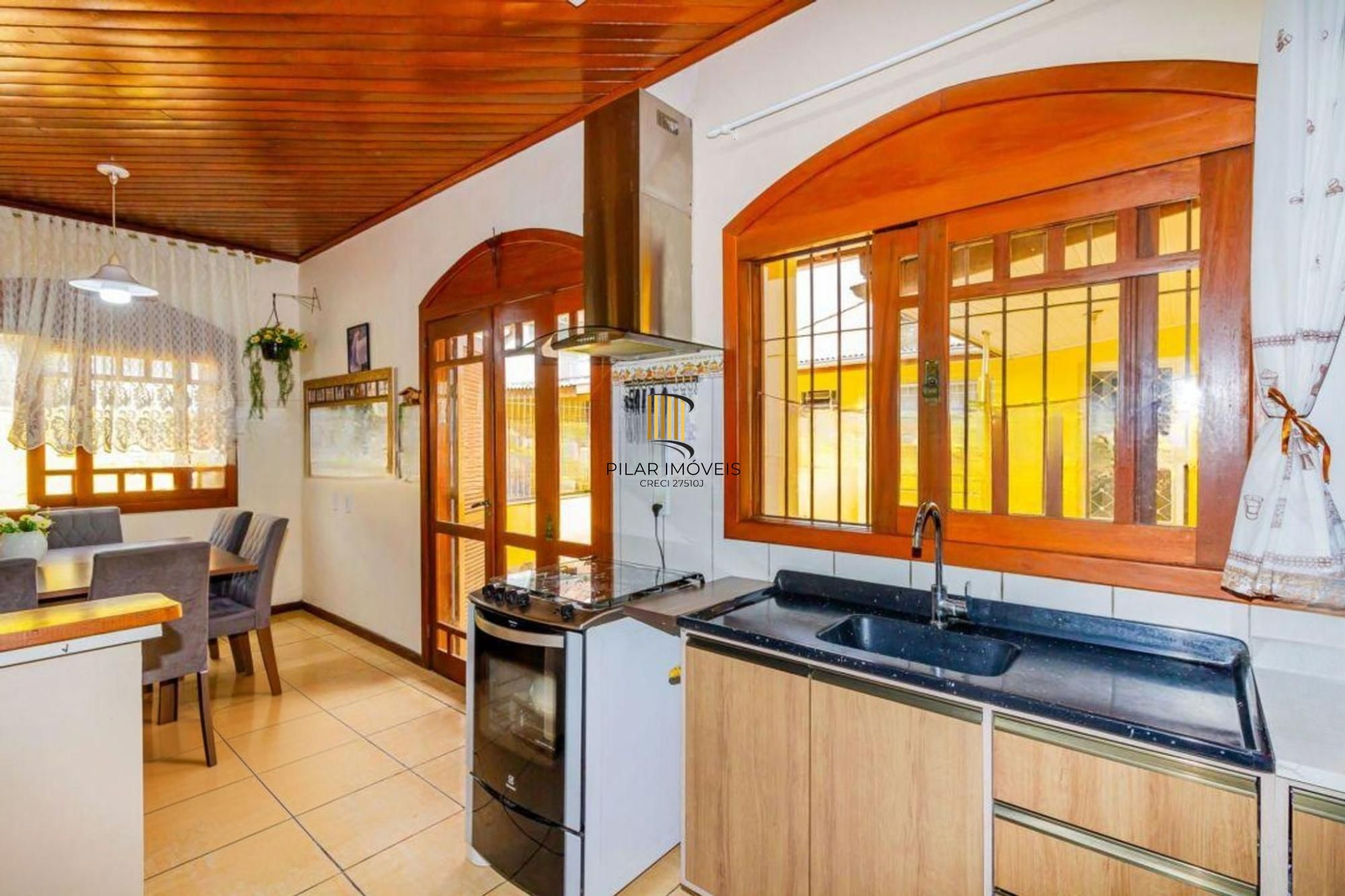 Casa com 5 dormitórios no Bairro Sarandí