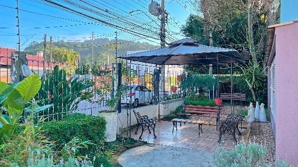 Casa Sobrado semi mobiliada com 2 dormitórios Avenida Juca Batista 115m2