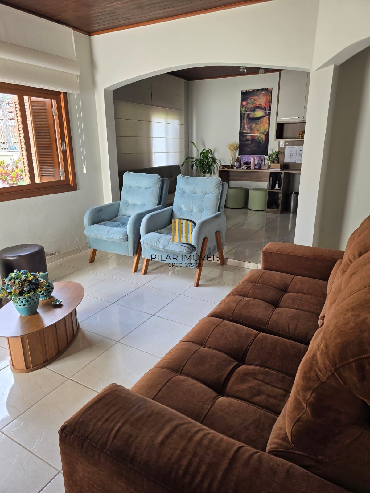 Casa térrea,3 dormitórios e 4 vagas cobertos no Sarandi.