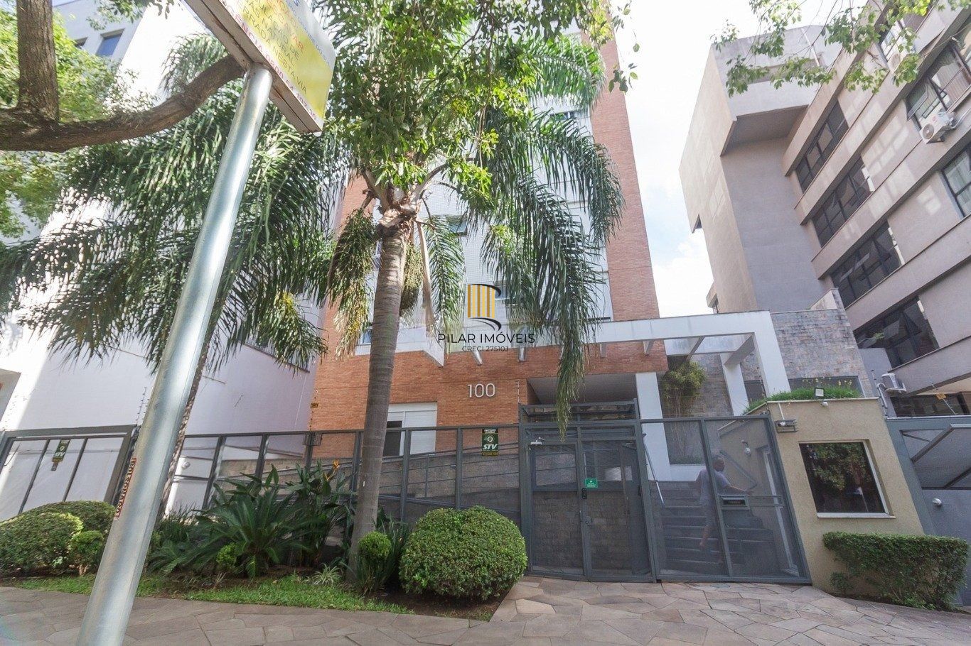 Apartamento com 1 dormitório e 1 vaga de garagem no Bairro petrópolis