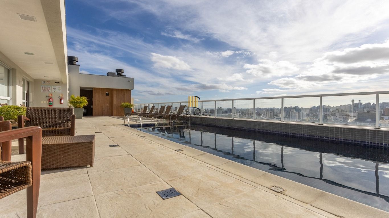 Apartamento semi mobiliado com 2 quartos de bairro Petrópolis