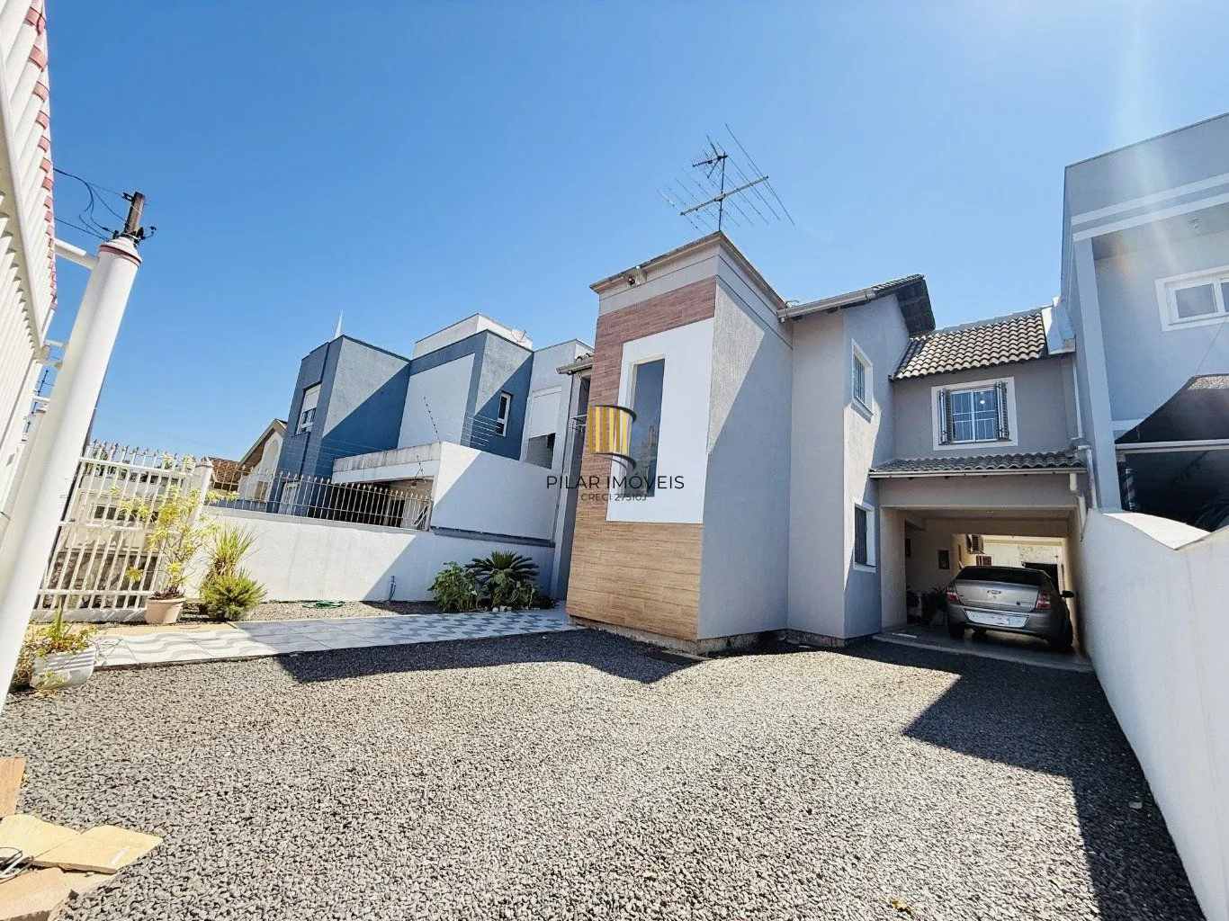 Casa de 4 dormitórios e 3 vagas de garagem em Canoas.