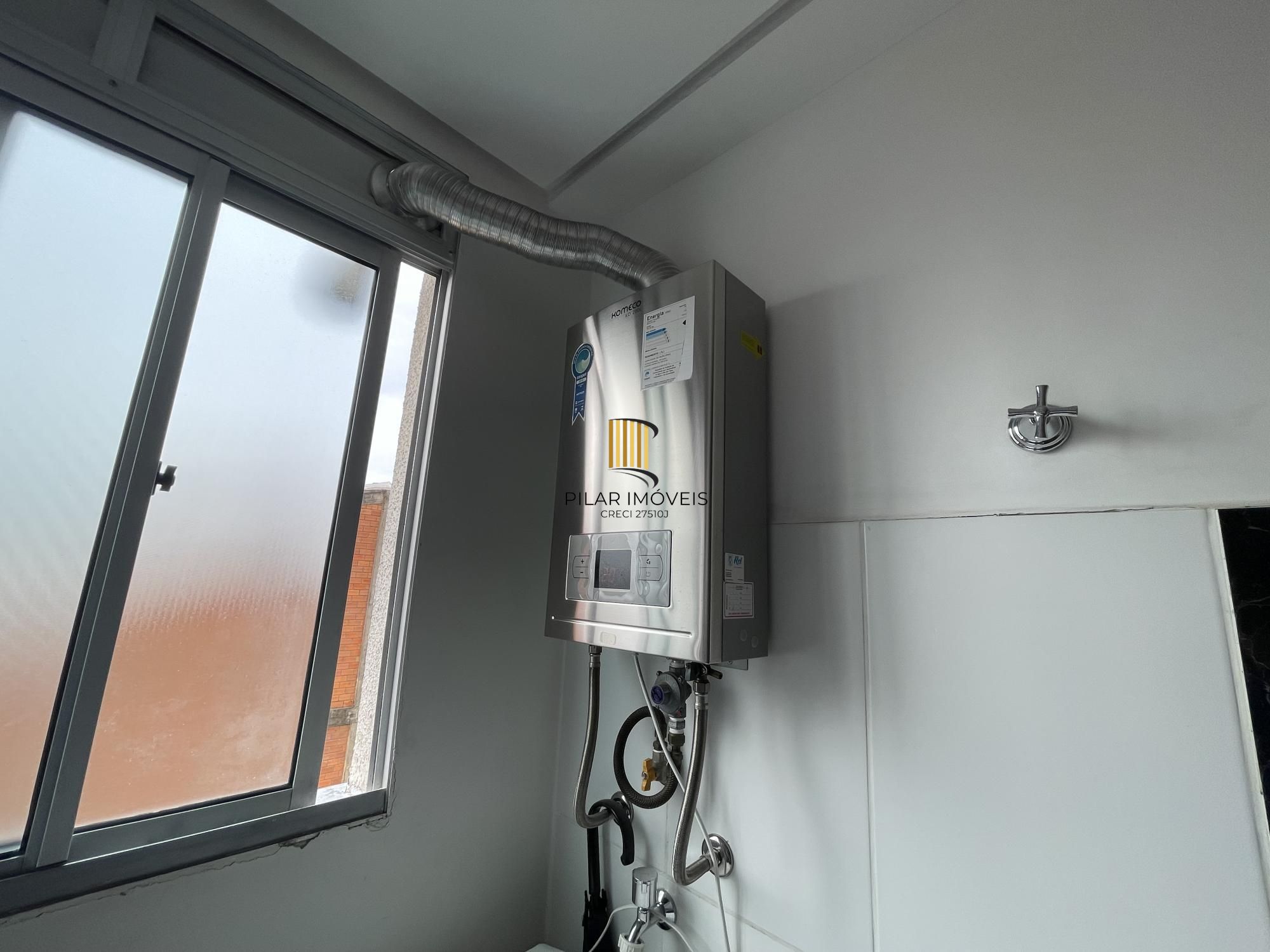 Apartamento mobiliado com 2 dormitórios e 1 vaga de garagem na Rua Sadi Castro.