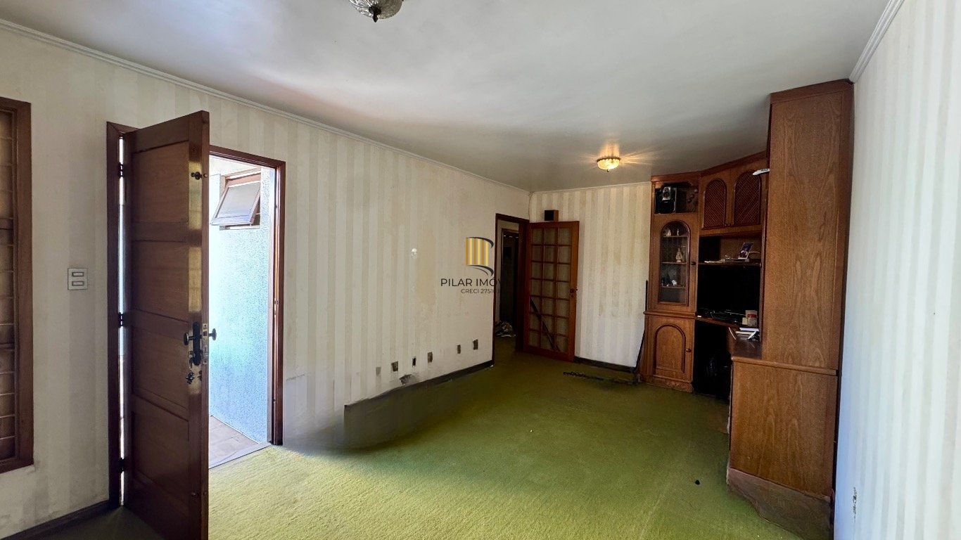 Casa com 350m², 4 quartos, 2 Suítes à venda em Azenha, Porto Alegre.