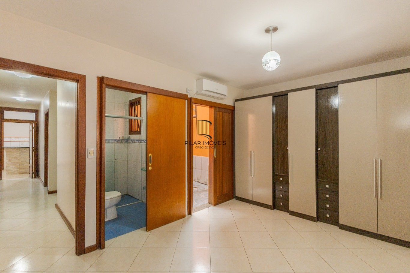 Casa com 4 dormitorios, 2 vagas de garagem em Canoas