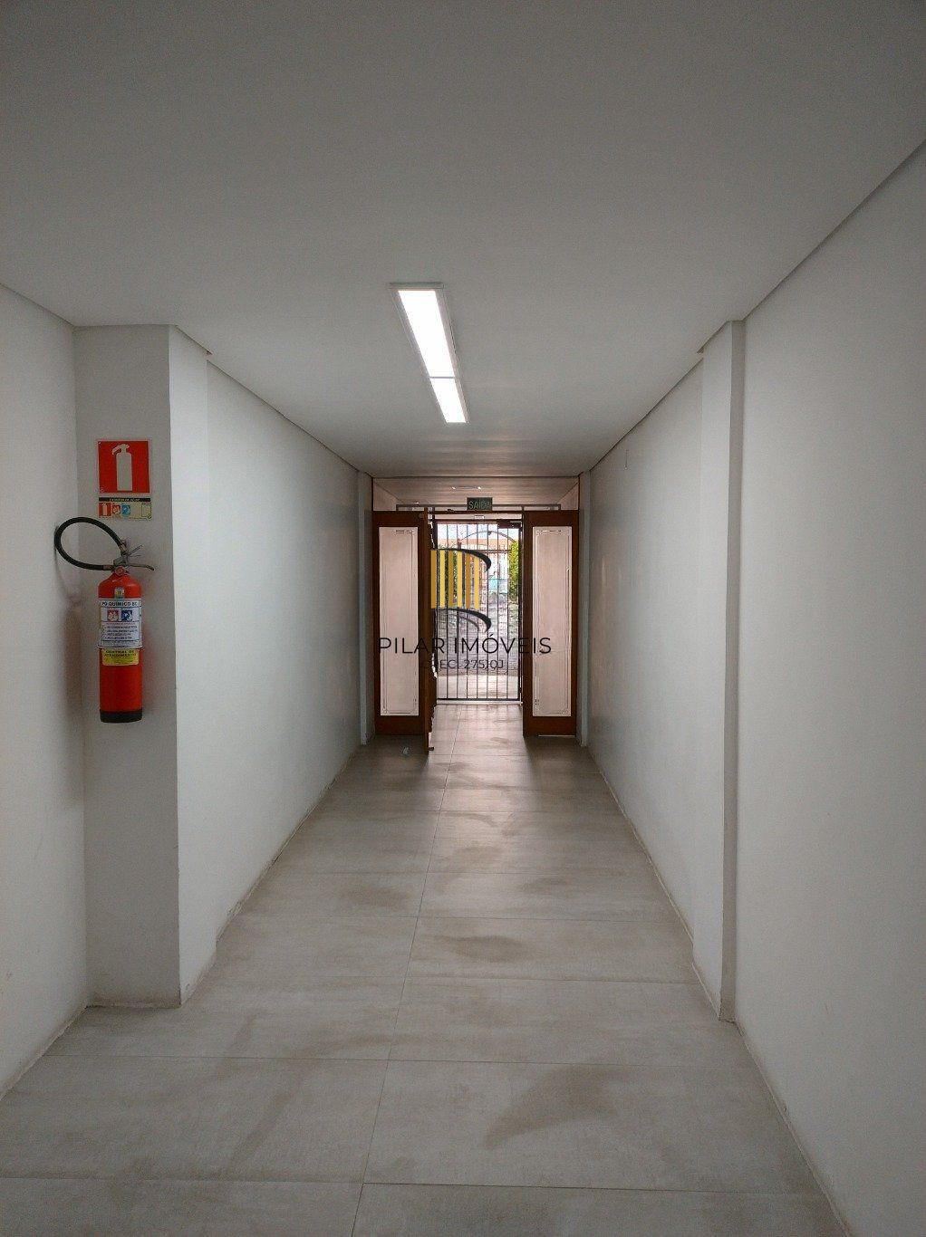 Apartamento semi mobiliado de 3 quartos, suíte, elevador e 1 vaga no Bom Fim