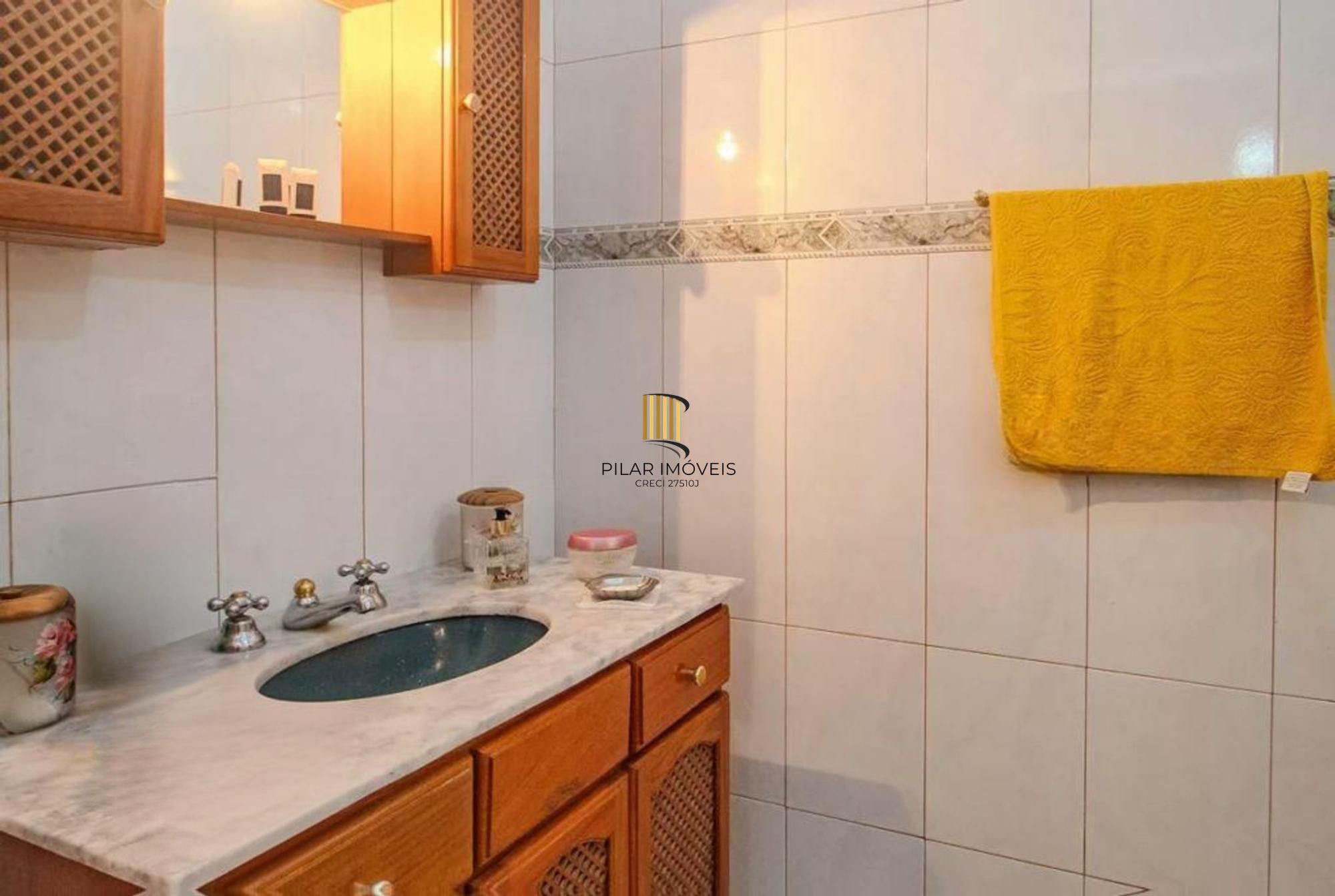 Casa de 3 quartos e 2 vagas de garagem no bairro Nonoai Porto Alegre.