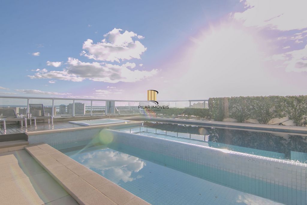 Apartamento 2 dormitórios, churrasqueira, 1 vaga, elevador na Rua General Lima e Silva.