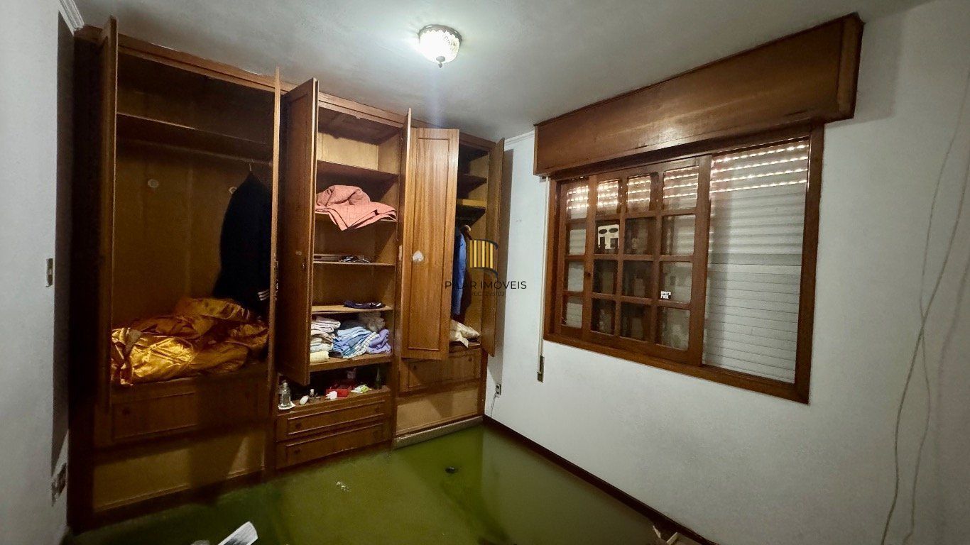 Casa com 350m², 4 quartos, 2 Suítes à venda em Azenha, Porto Alegre.