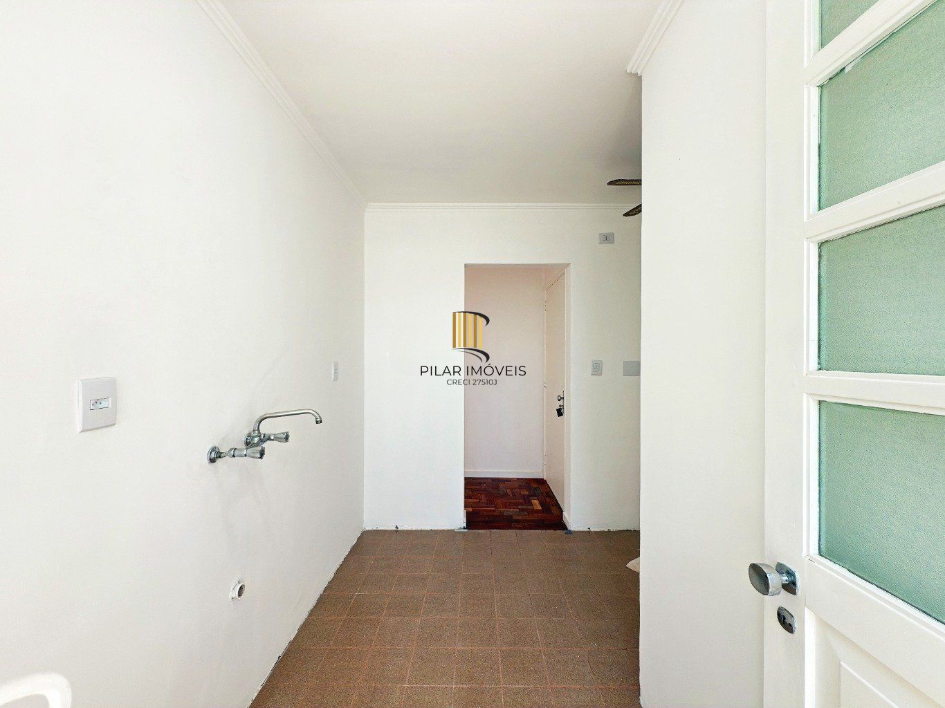 Cobertura com 2 quartos, vaga, elevador e churrasqueira  no bairro Cristal.