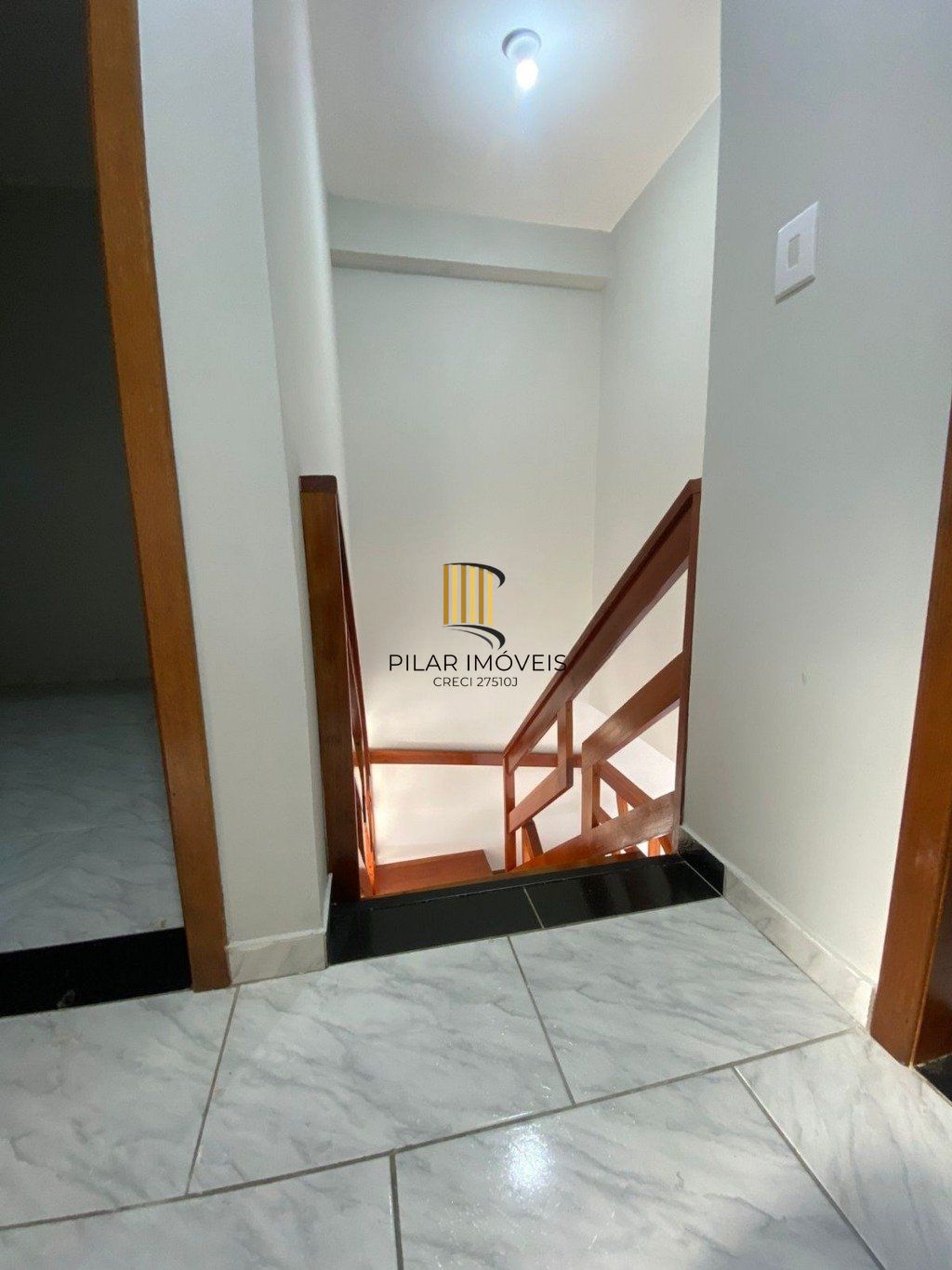 Casa de 2 dormitórios, 1 vaga de garagem em Cachoeirinha.