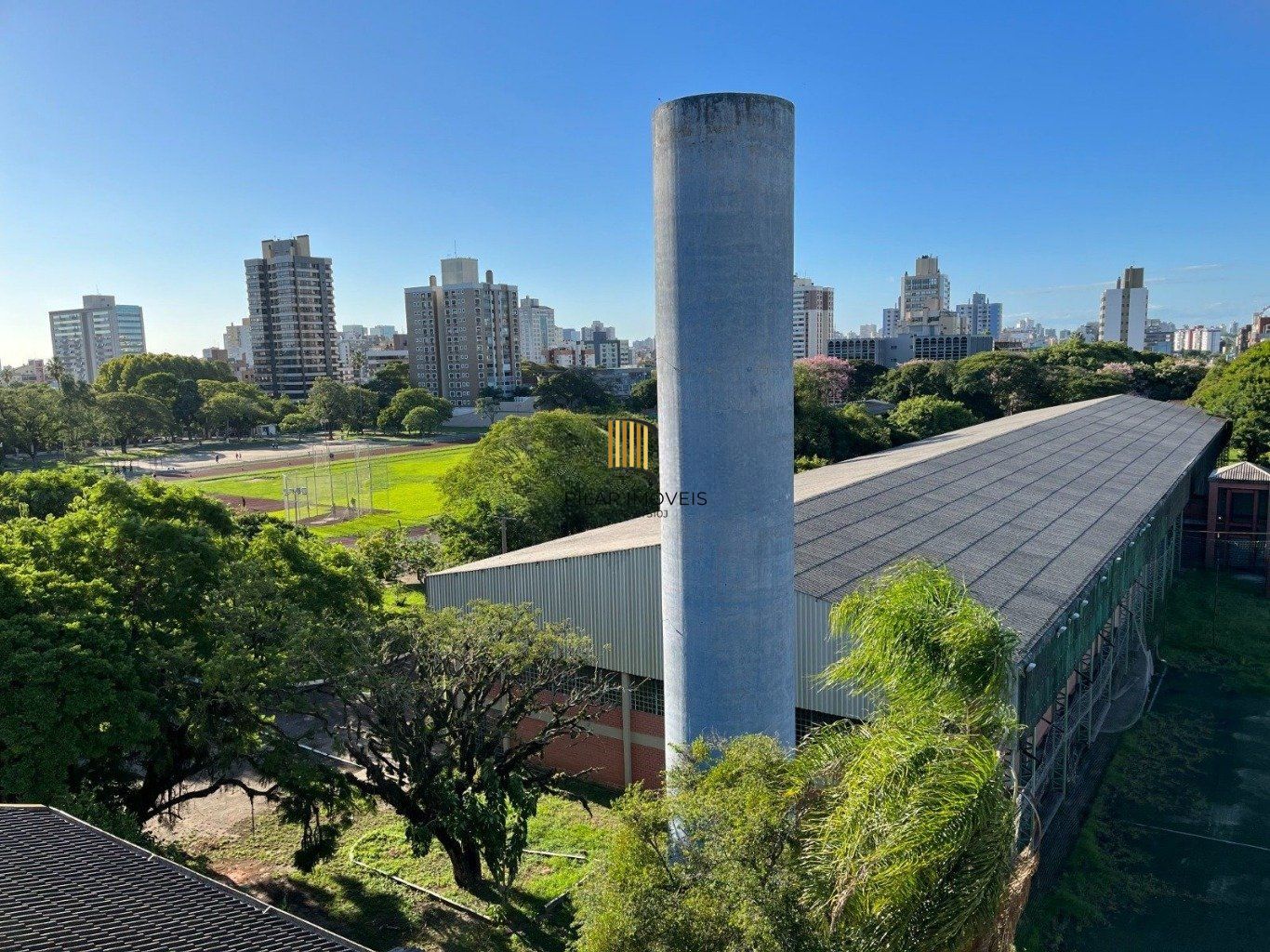 Apartamento com 3 quartos e 4 vagas no Menino Deus, Porto Alegre.