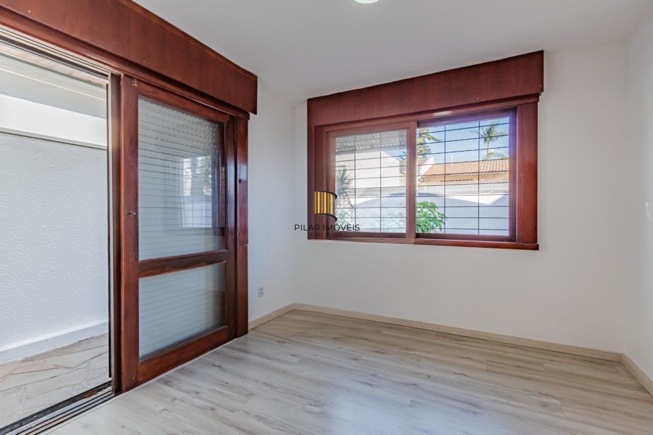 Casa com 3 dormitórios e 4 vagas no Bairro Jardim Lindóia