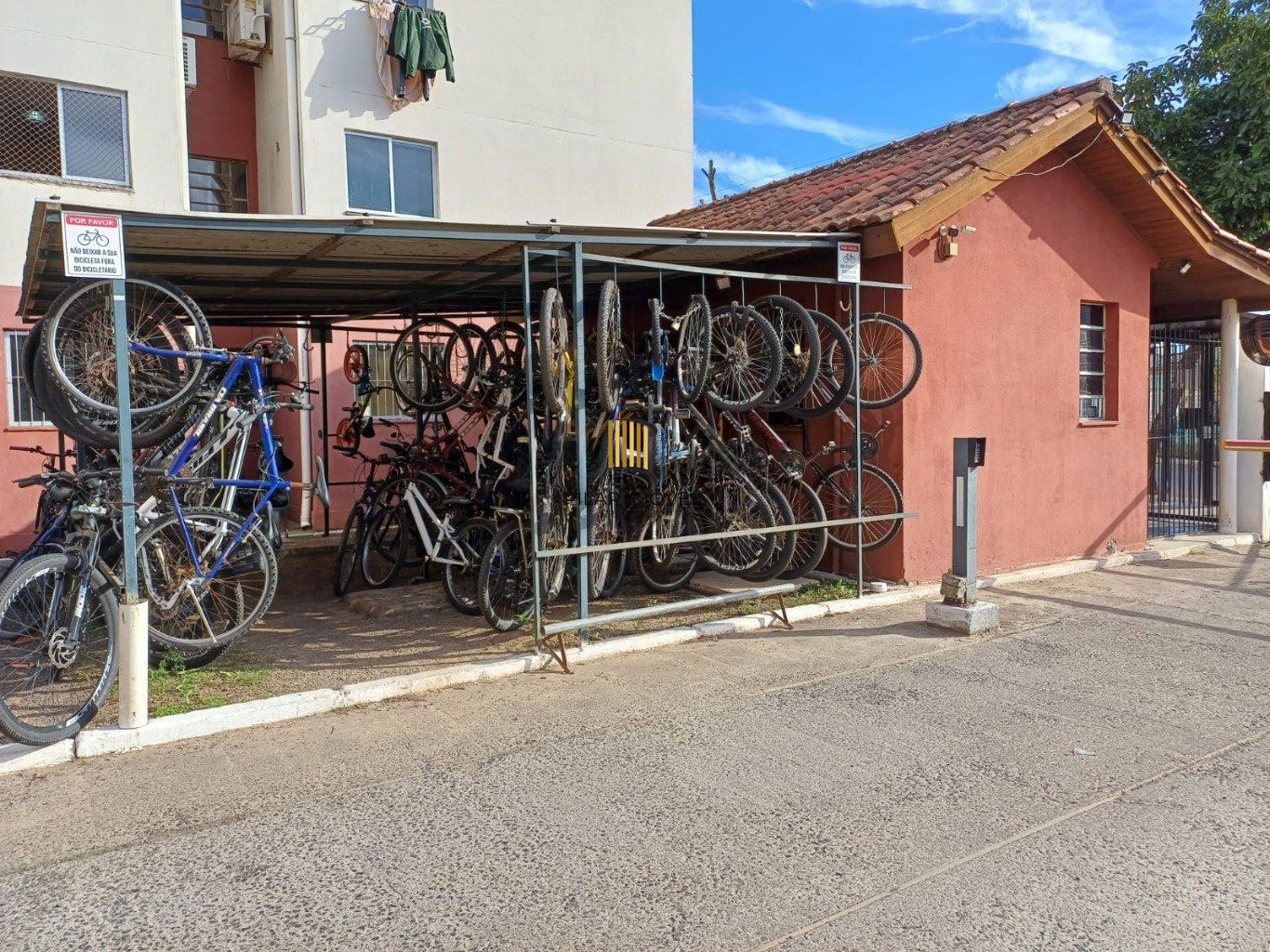 Apartamento de 2 dormitórios e 1 vaga de garagem em Canoas.