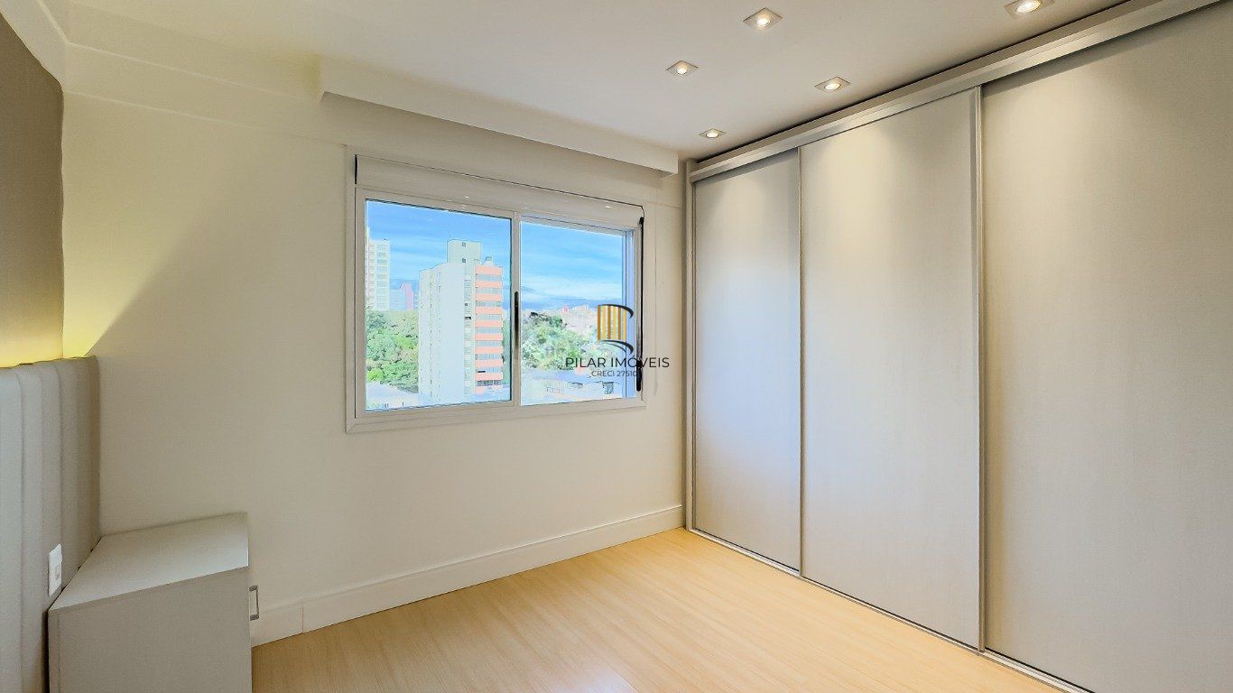 Apartamento com 3 quartos (1 suíte) e 2 vagas no Bairro Passo da Areia.