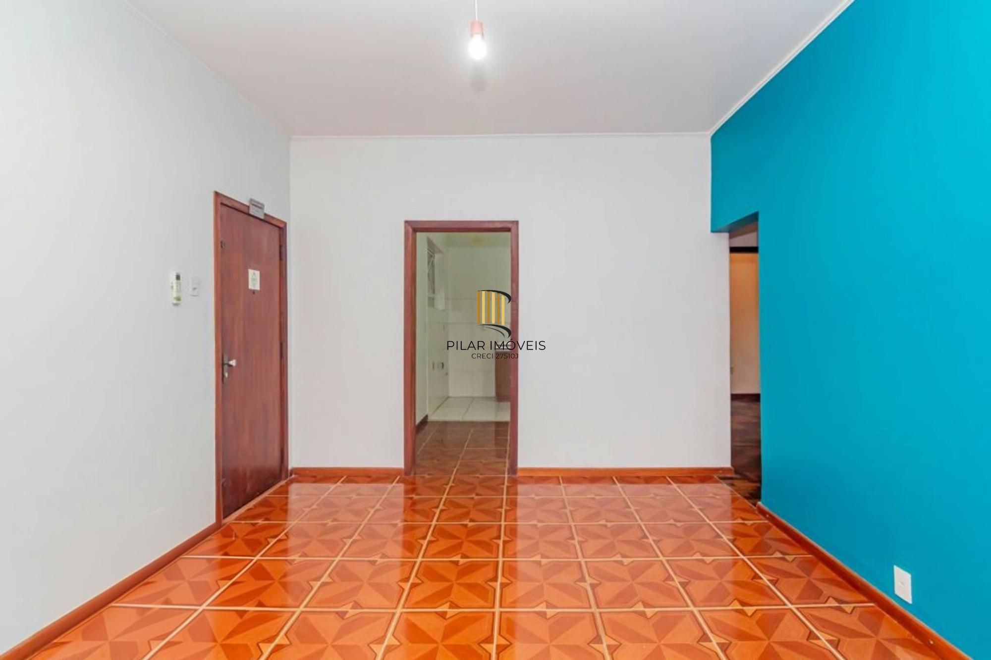 Apartamento térreo de 2 dormitórios bairro São João.