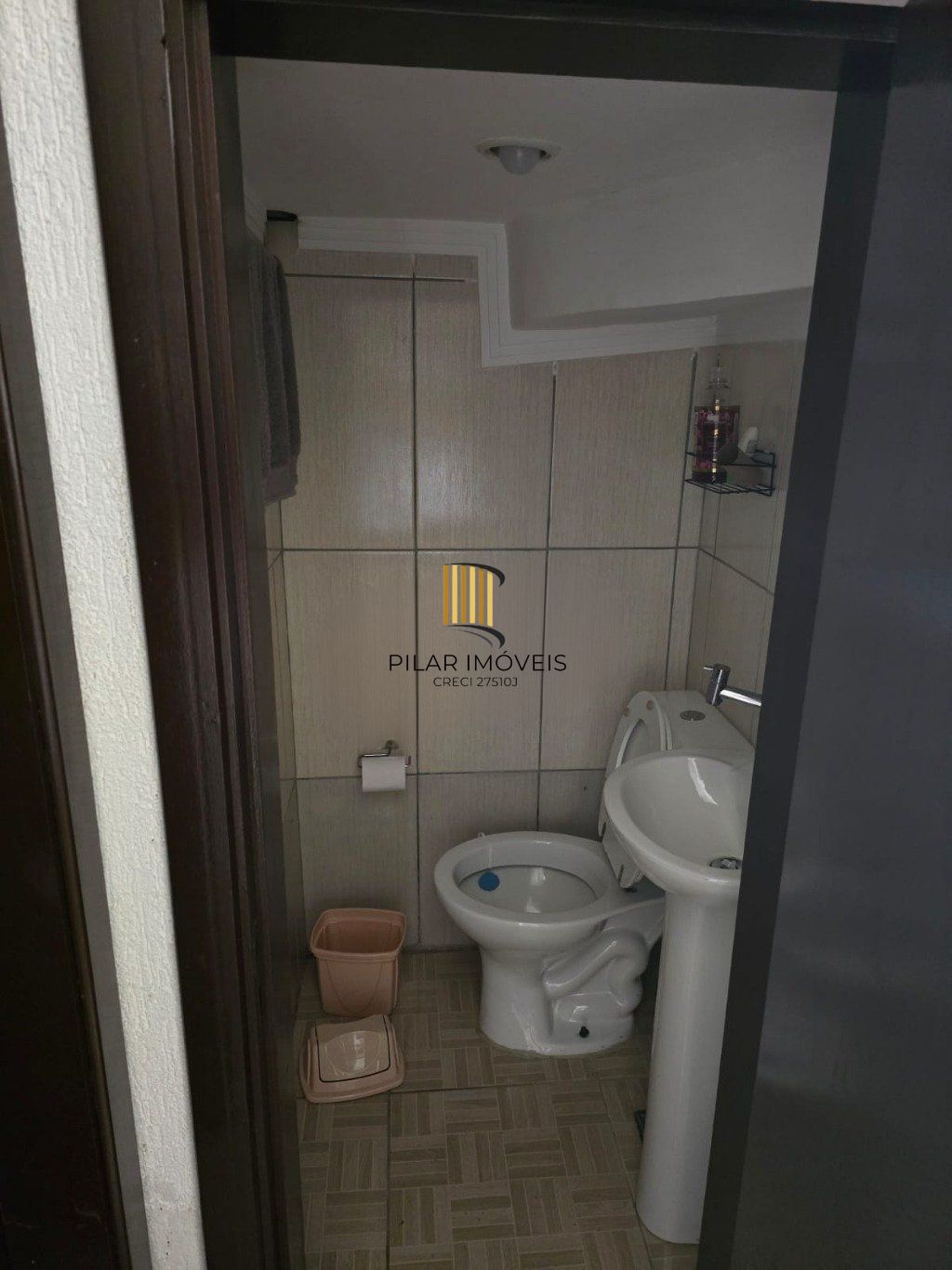 Casa de 3 dormitórios com  uma vaga de garagem no bairro Niterói Canoas.