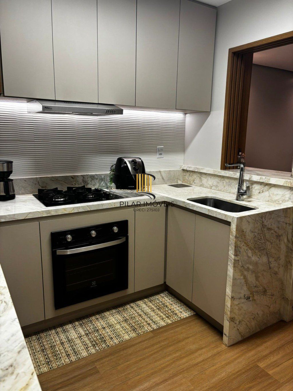 Casa com 2 dormitórios e 2 vagas de garagem em Canoas.