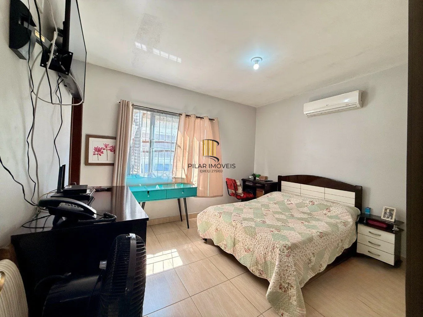 Casa de 4 dormitórios e 3 vagas de garagem em Canoas.