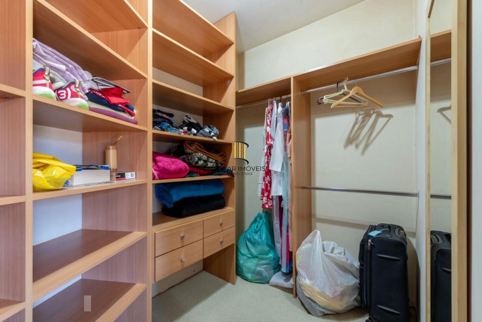 Casa com 5 dormitórios, 2 suítes, 2 vagas,360m² à venda no Jardim Itu Sabará.