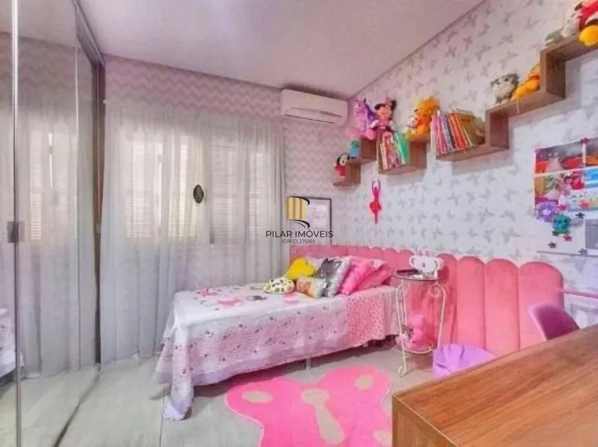 Casa 3 dormitórios no bairro Mário Quintana