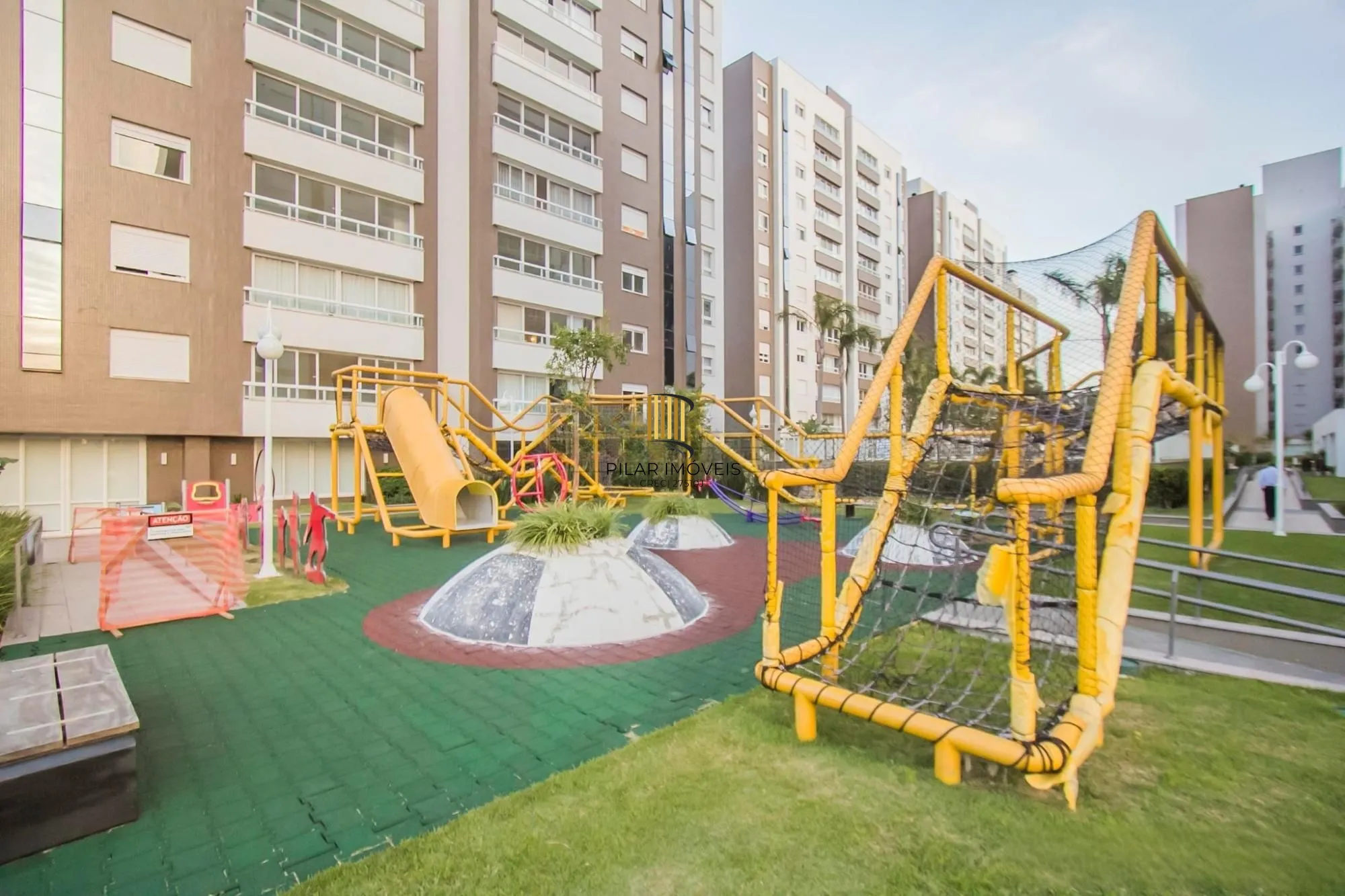 Apartamento com 3 quartos, 3 suítes e 128m² à venda em Menino Deus.