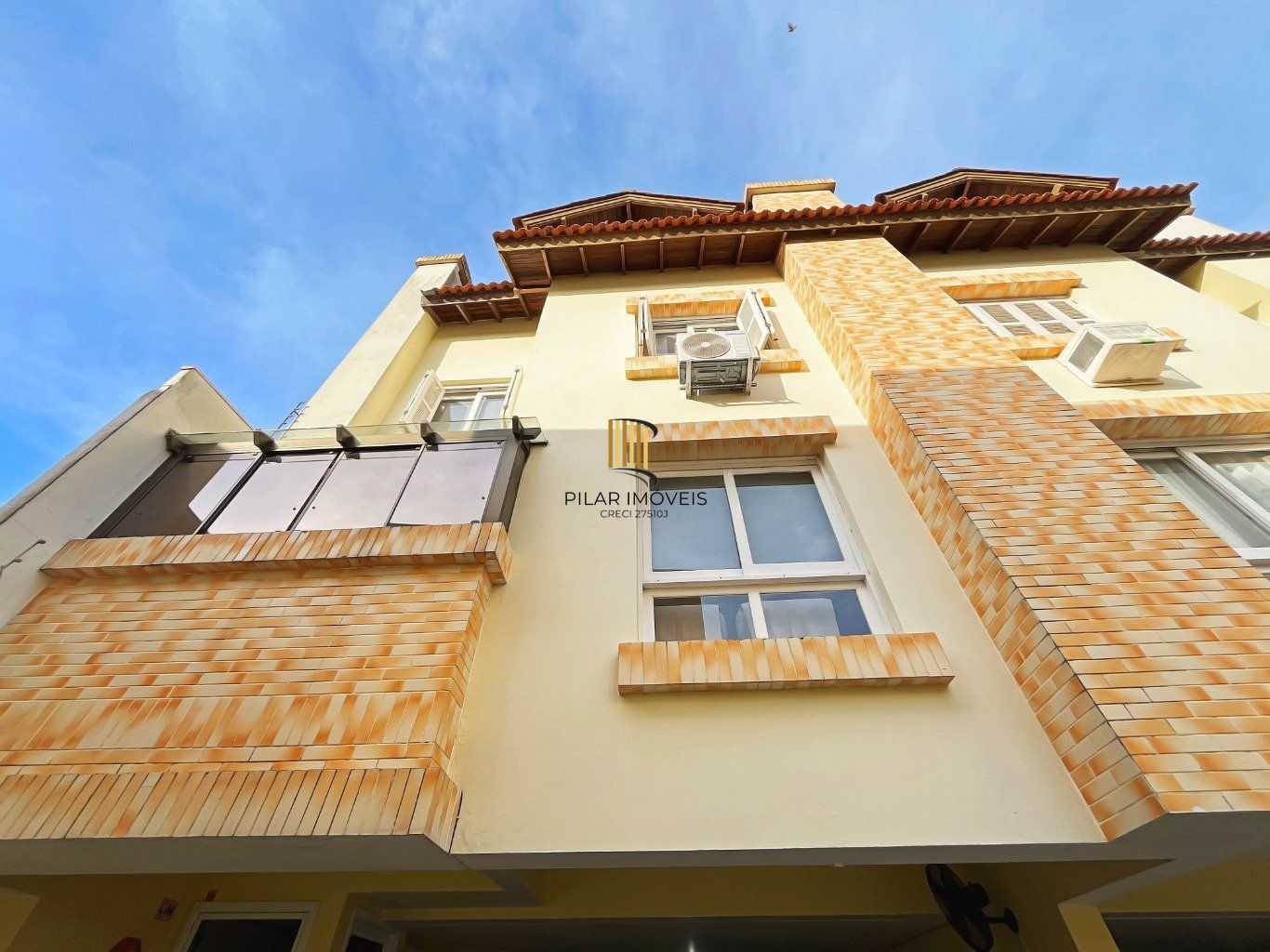 Casa com 3 quartos e 2 vagas em condomínio fechado no bairro Tristeza