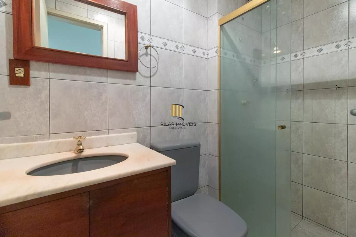 Apartamento 2 dormitórios no Partenon com sacada e 60m²
