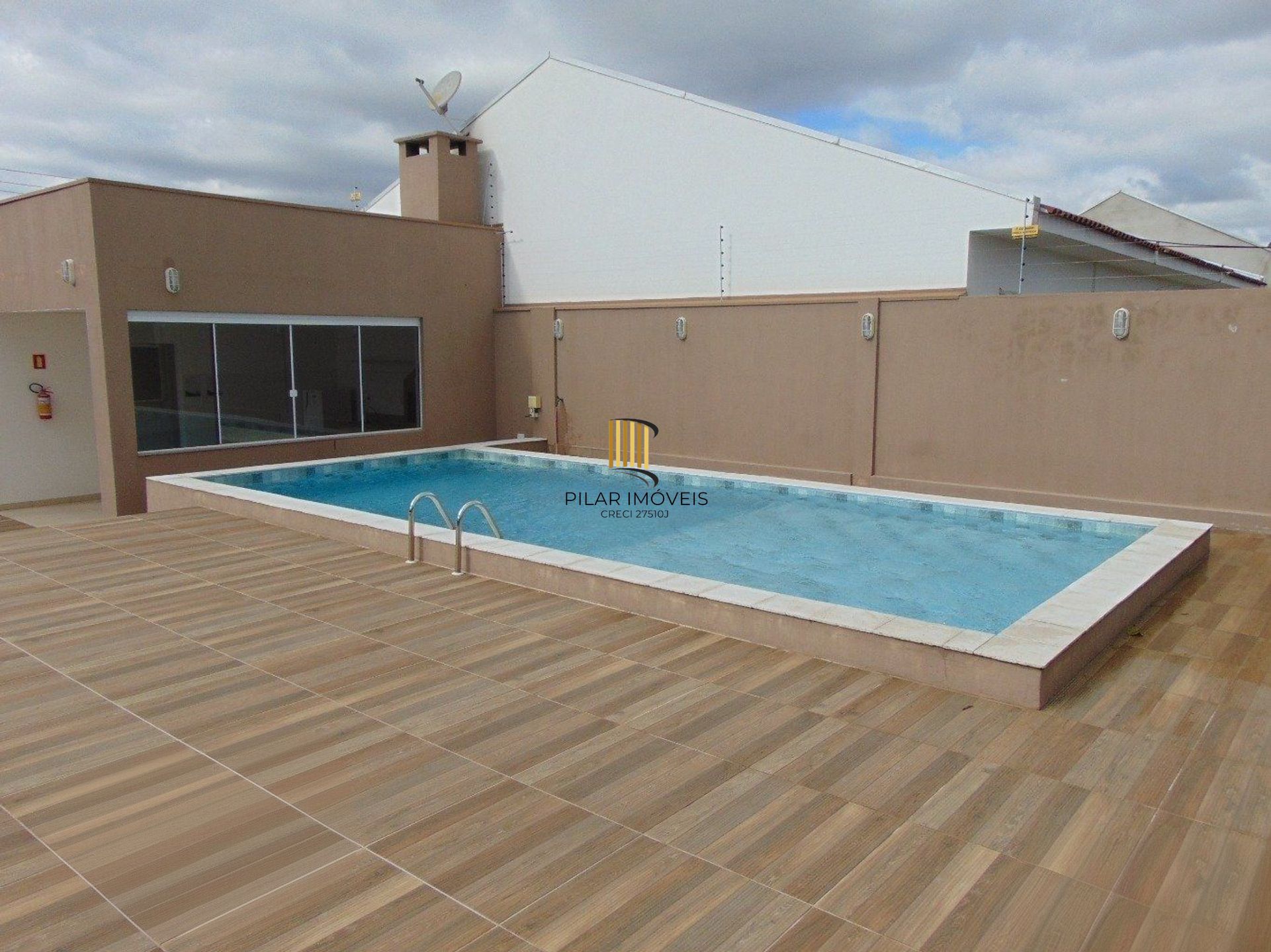 Apartamento de 2 dormitórios, elevador e 1 vaga de garagem em Canoas.