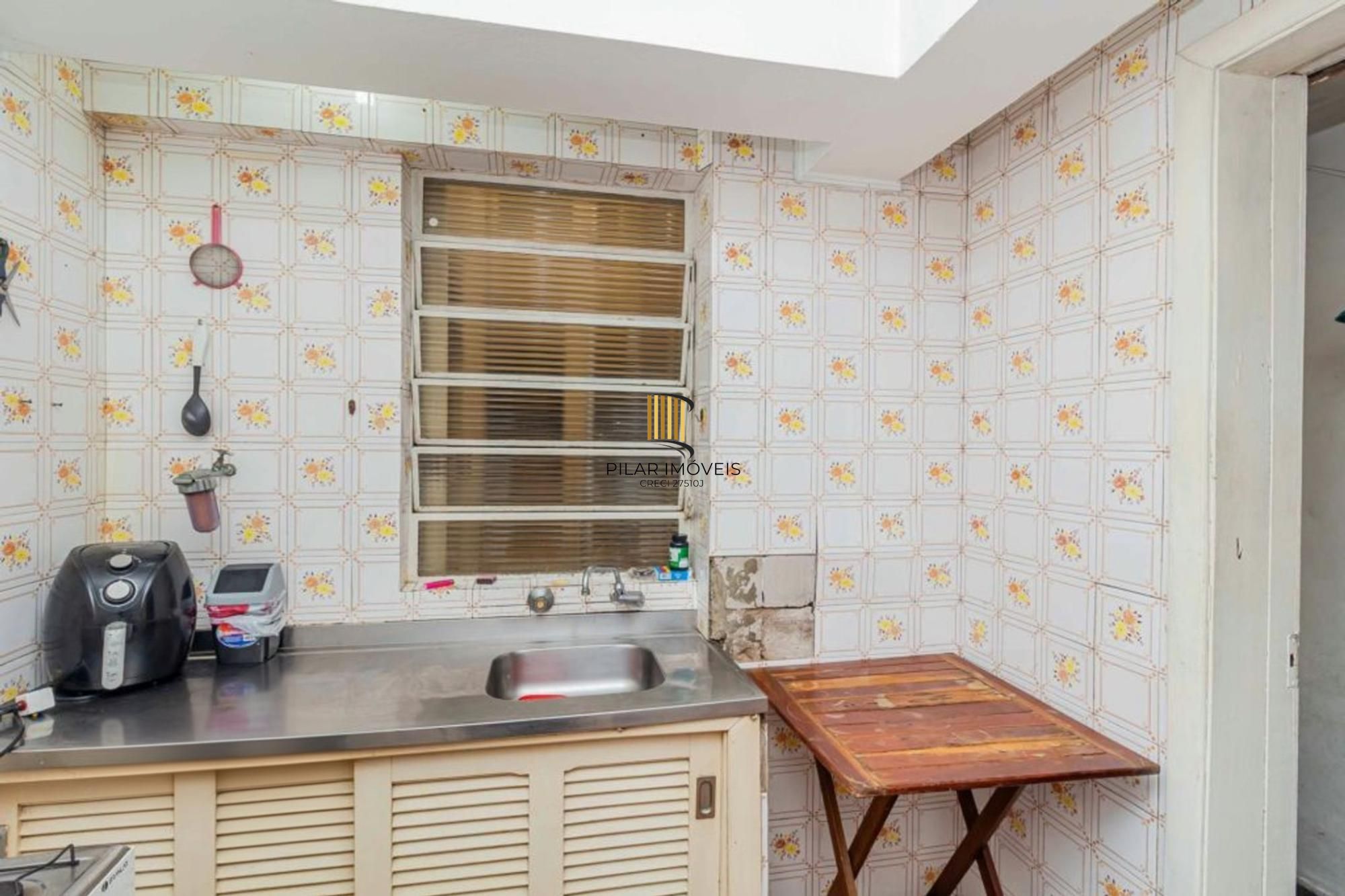 Apartamento com 2 quartos, elevador semi mobiliado no bairro Floresta.