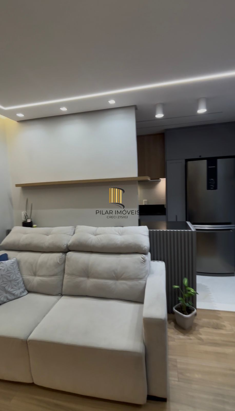 Apartamento com Sacada Churrasqueira com 1 vaga de garagem Av. Protásio Alves