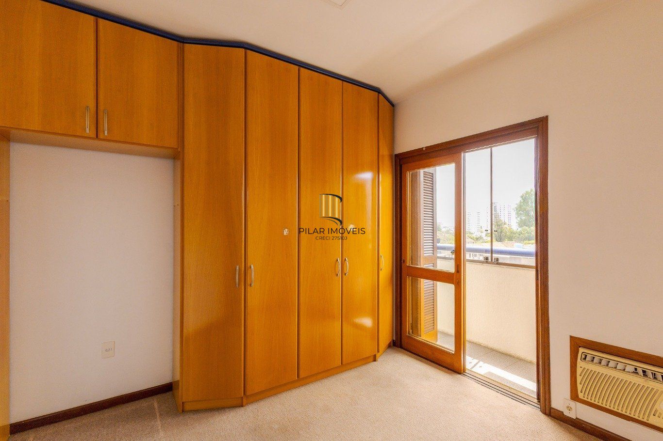 Cobertura com 4 quartos, 1 suíte e 2 vagas no bairro Passo da Areia.