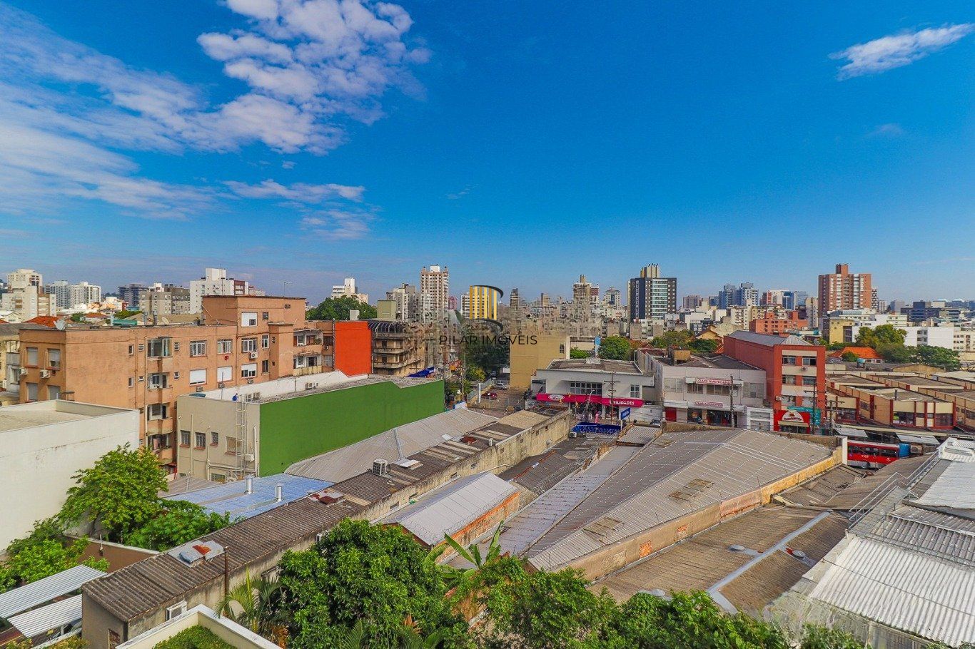 Apartamento de 3 dormitórios e 1 vaga de garagem no bairro Azenha/Porto Alegre.