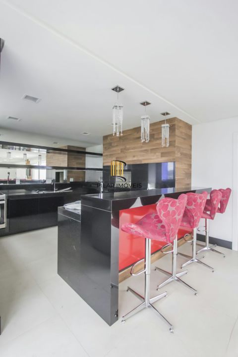 Apartamento 3 quartos, vaga, elevador e churrasqueira no bairro Petrópolis