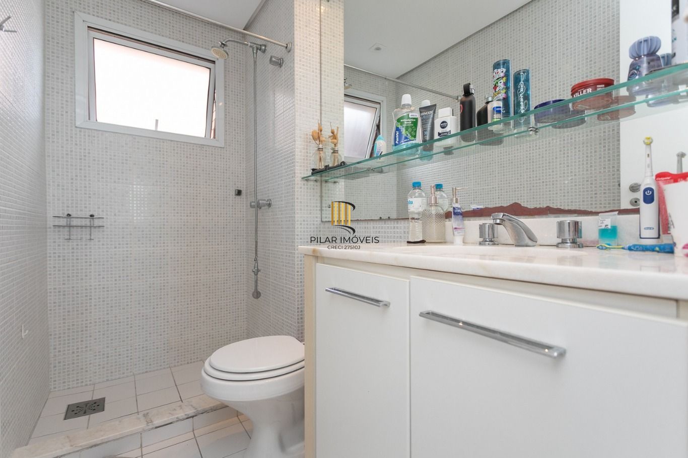 Apartamento com 3 quartos(1 suíte) e 2 vagas de garagem no Bairro Petrópolis