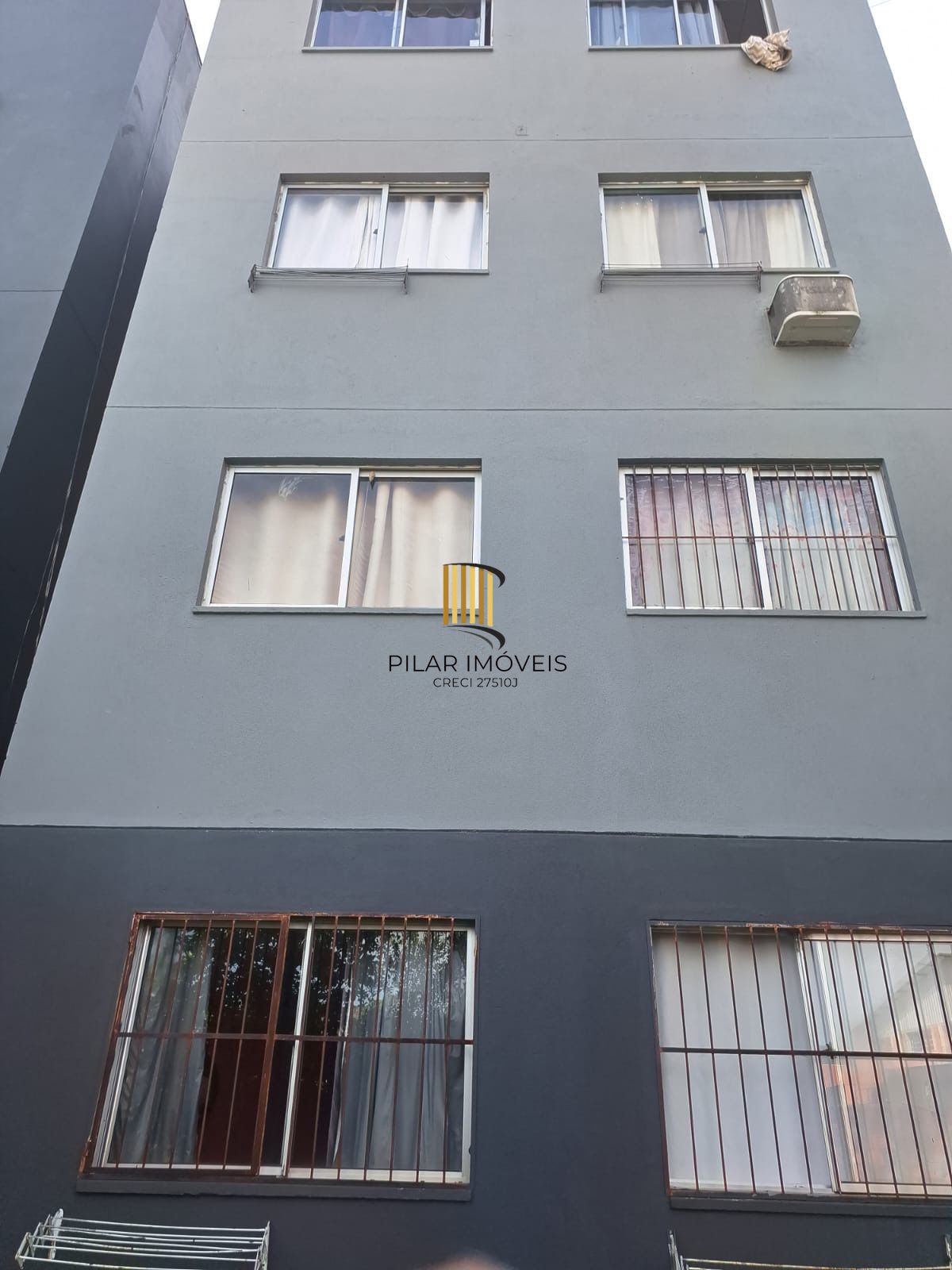 Apartamento 2 dormitórios 1 vaga de garagem no Bairro Maria Regina Alvorada