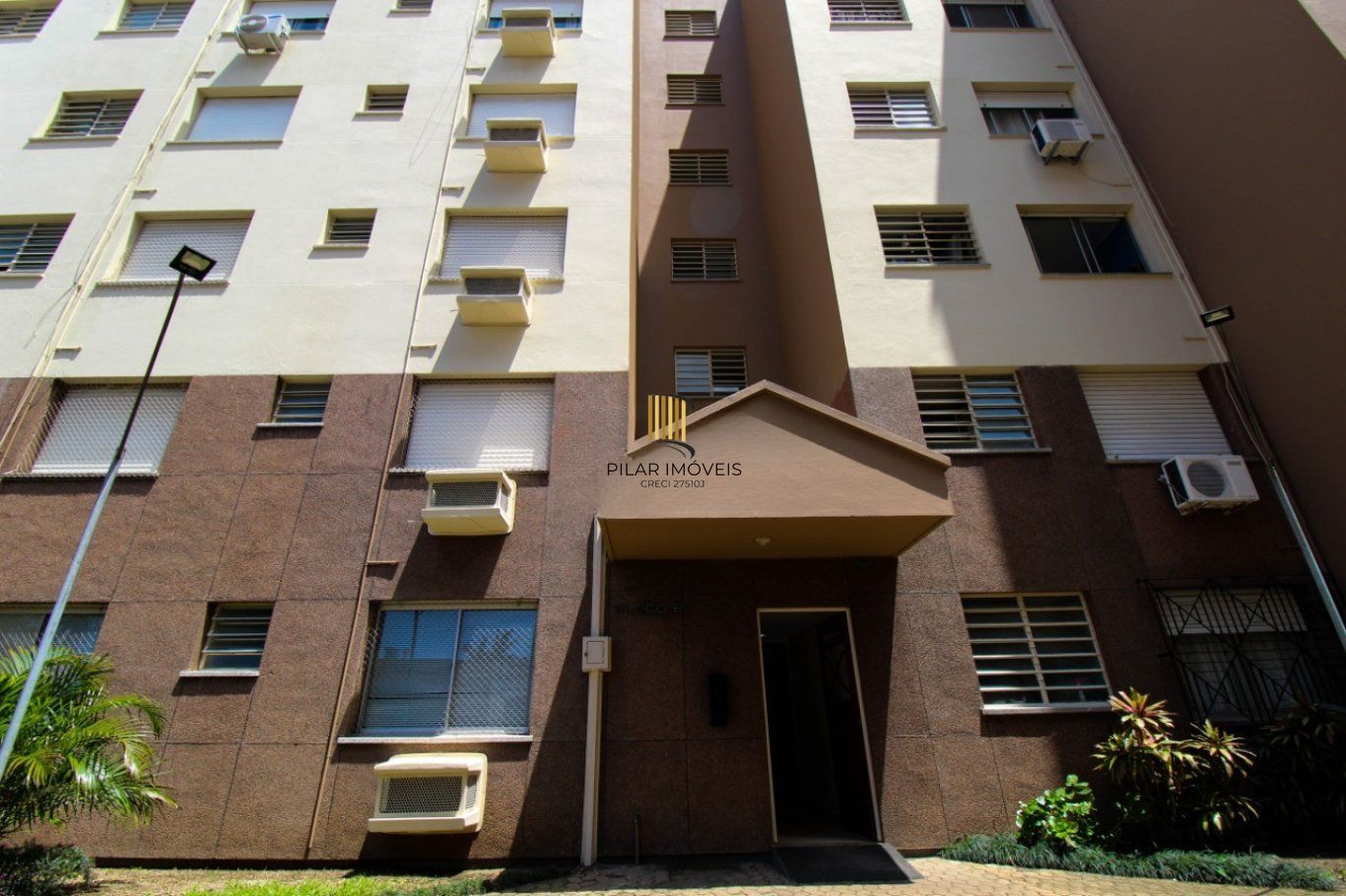 Apartamento com 2 dormitórios, 1vaga de garagem e elevador no centro de Canoas.