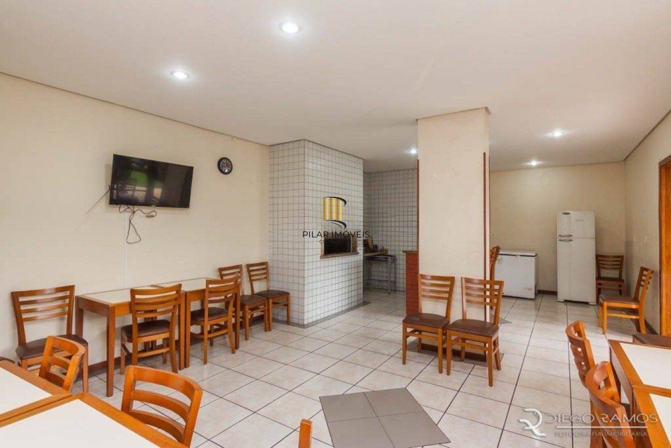 Apartamento 2 Dormitórios com Sacada, Garagem e Vista – Bairro Partenon