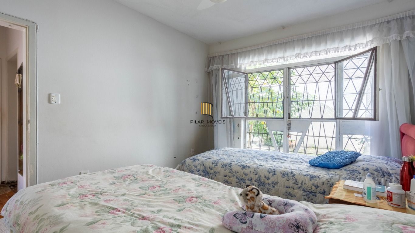 Apartamento térreo com pátio à venda no Bom Fim – 2 dormitórios e dependência