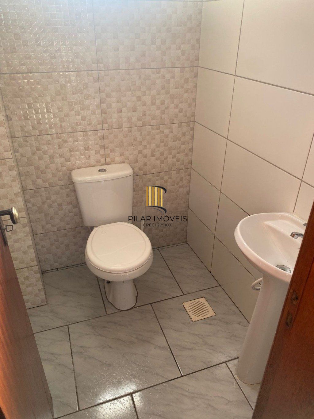 Casa de 2 dormitórios, 1 vaga de garagem em Cachoeirinha.