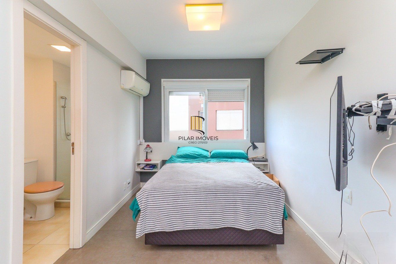 Apartamento de 3 dormitórios e 1 vaga de garagem no bairro Azenha/Porto Alegre.