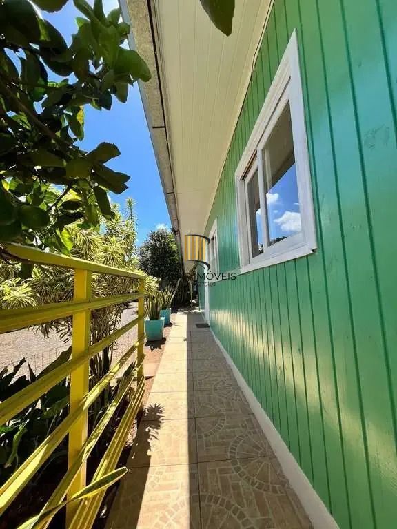 Casa com 3 quartos, vaga coberta e com muro no bairro Campos Novo