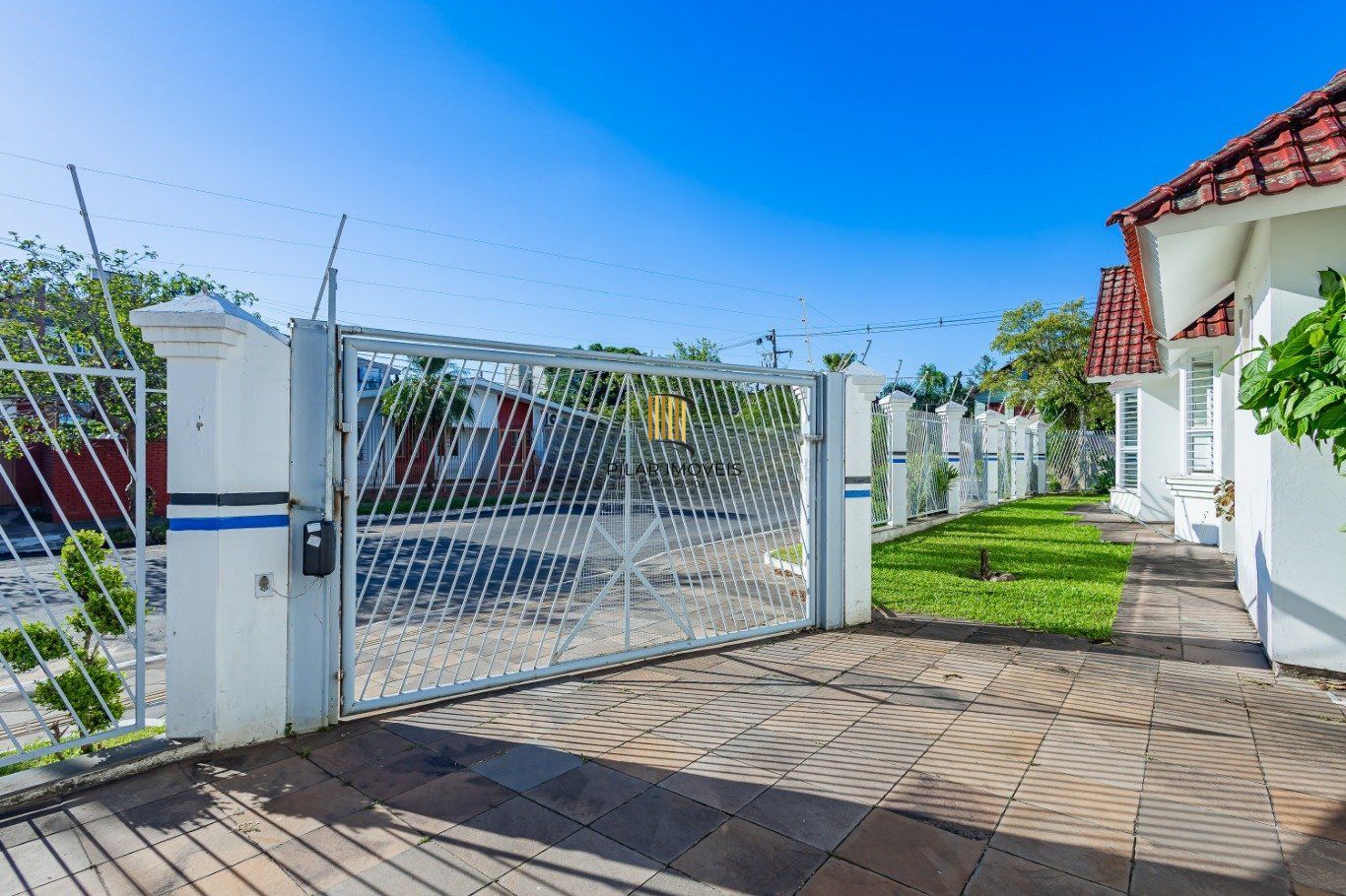 Casa com 3 dormitórios, 2 vagas de garagem no bairro Marechal Rondon em Canoas.