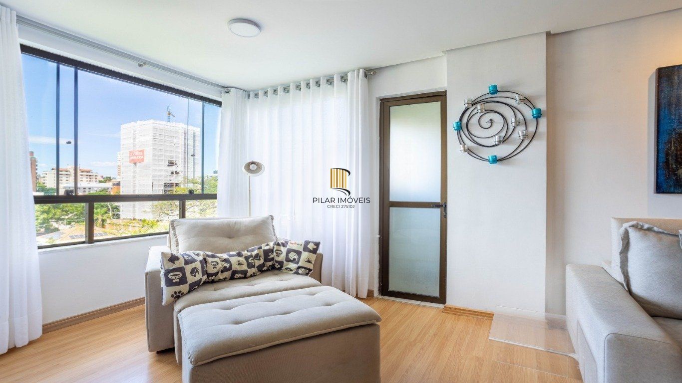 Cobertura com 3 Quartos, 1 suíte, 2 vagas e 211m²  no Petrópolis.