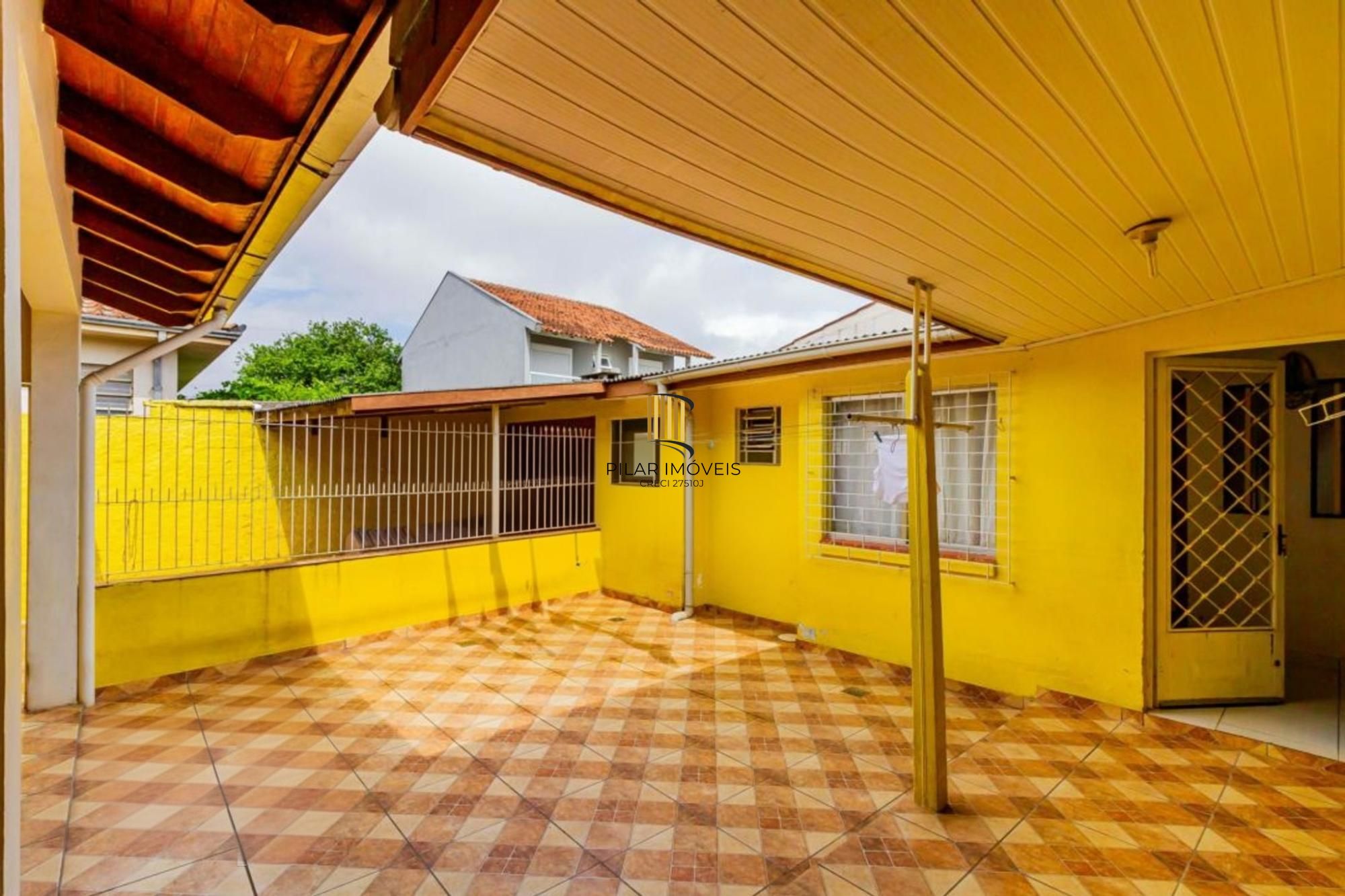 Casa com 5 dormitórios no Bairro Sarandí