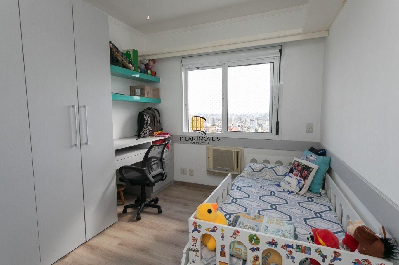 Apartamento com 3 quartos(1 suíte) e 2 vagas de garagem no Bairro Petrópolis