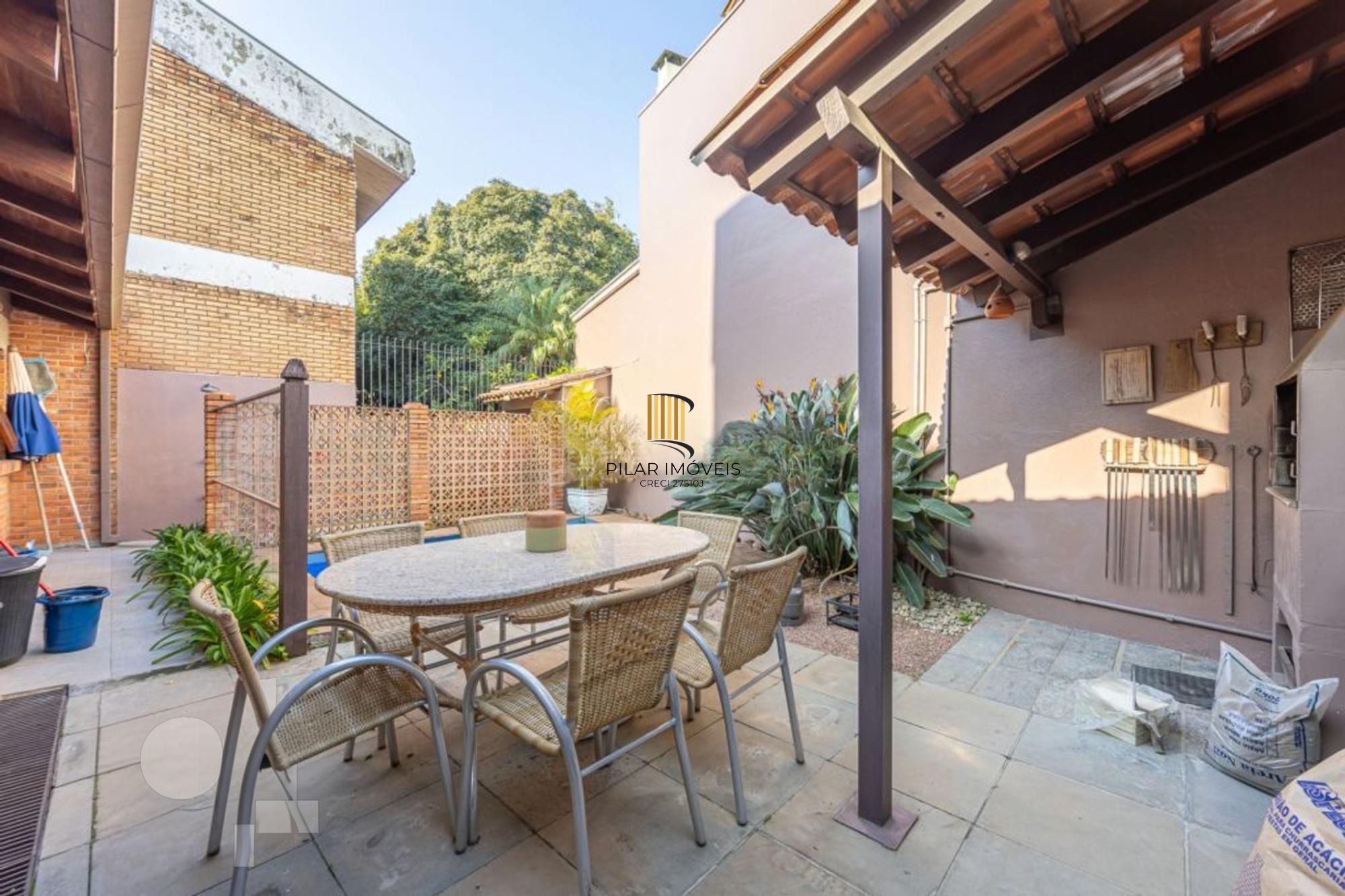 Casa com 4 Quartos, 4 banheiros, 4 vagas e 300 m² á venda  Chácara Das Pedras.