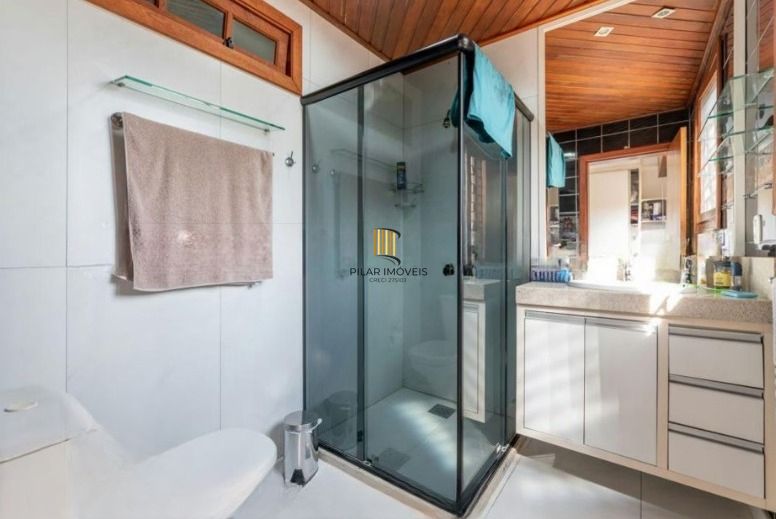 Casa semi mobiliada de 4 quartos e  4 vagas no bairro Chácara das Pedras.