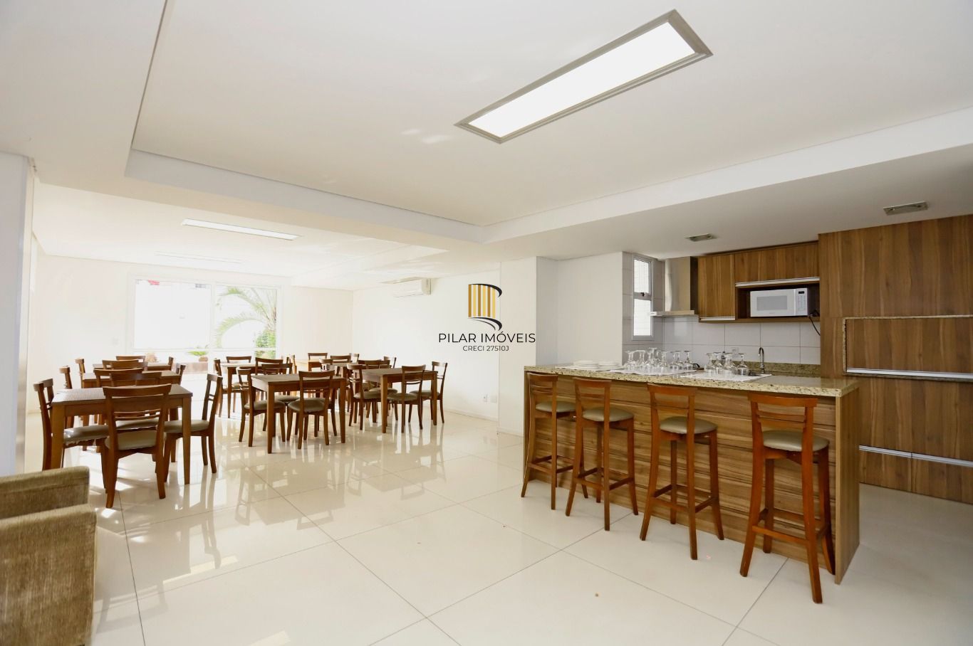 Apartamento com 2 quartos (1suíte) e 2 vagas de garagem no Bairro Santana