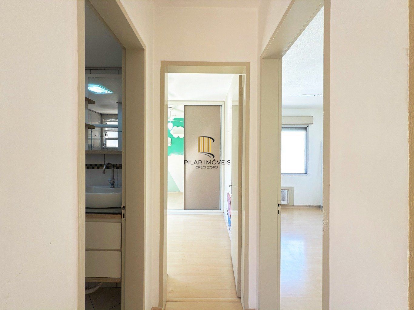 Apartamento com 2 quartos, vaga e elevador  no bairro Sarandi.